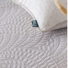 Cubrecama de verano detalle beige ISLETA con textura reversible